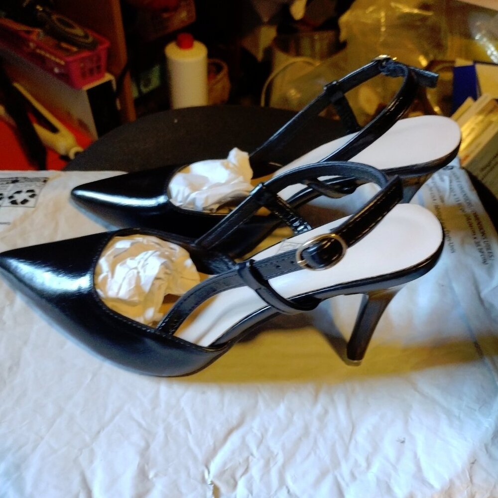 NWOT elegant black heels size 38 (US 7 - 7.5)